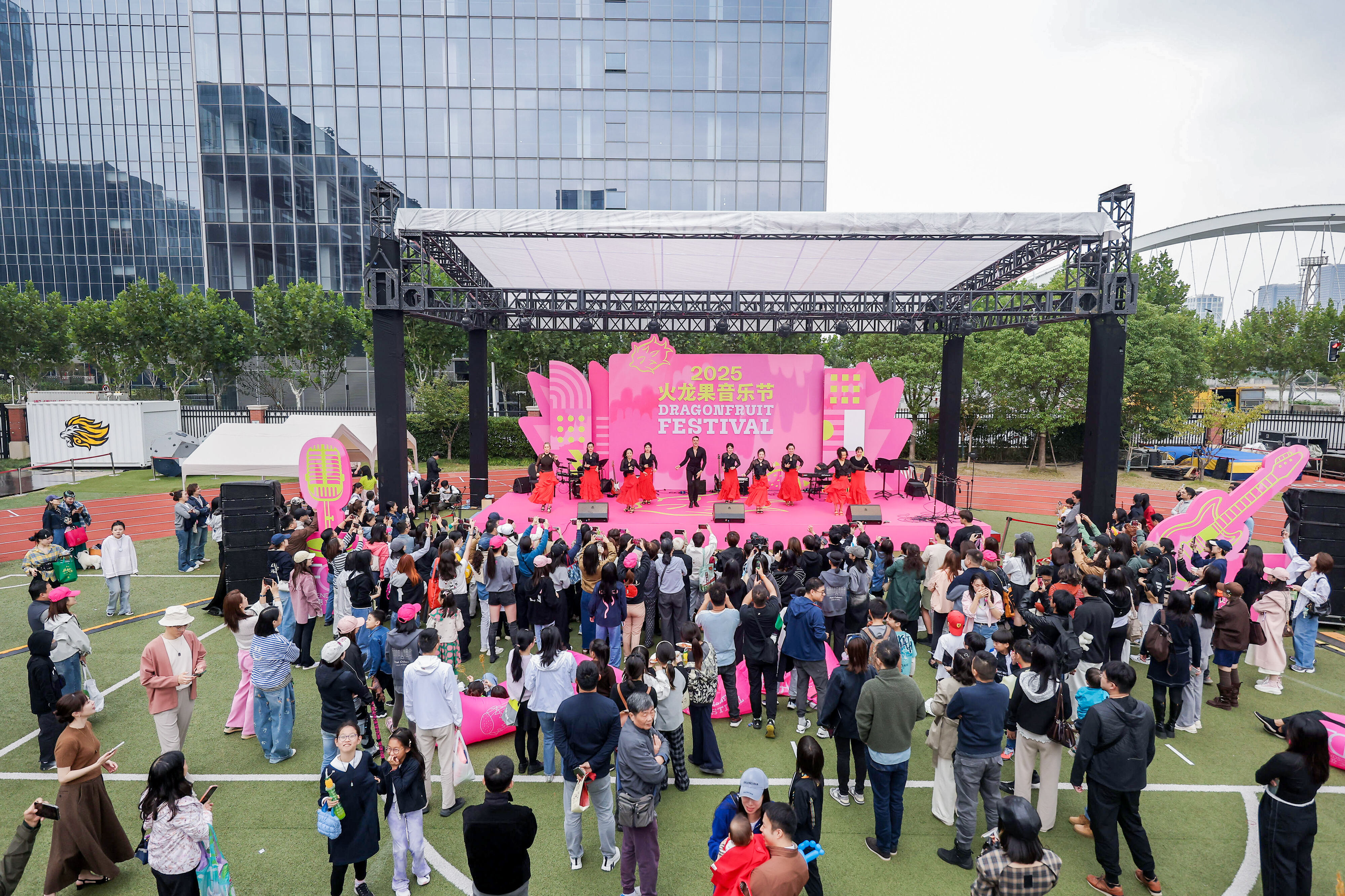 火龙果音乐节的幕后故事：40小时昼夜交织